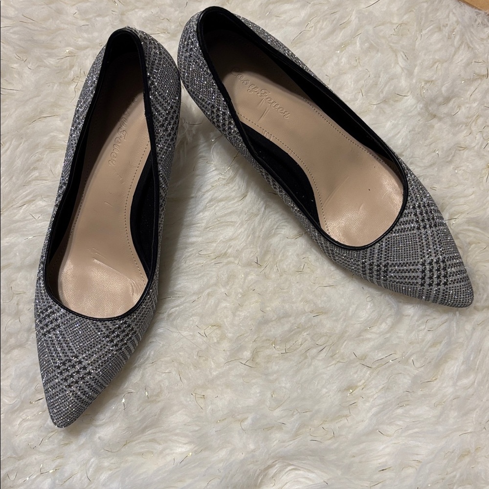 Cozy Fever black or Dark Gray Plaid Pointed Toe heels
